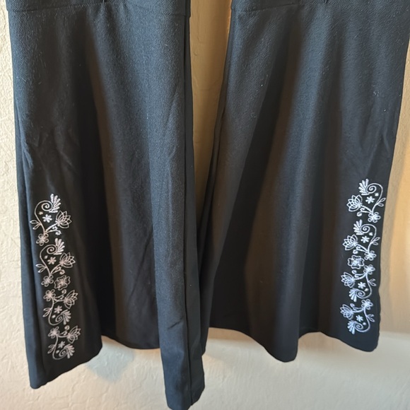 Spirit Women’s Bell Bottoms Black Pants Embroidery On Hem Large - Picture 4 of 14